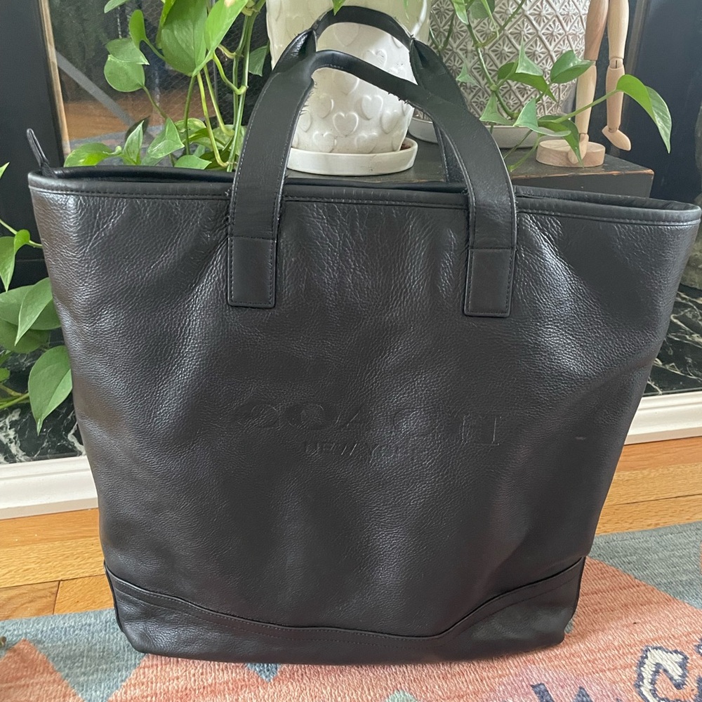 Coach Black Pebbled Leather Tote *Authenticated*